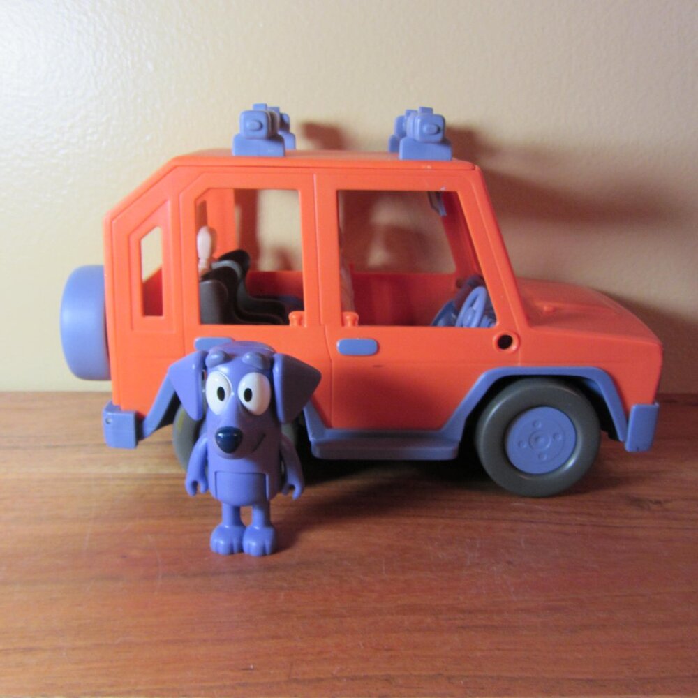 bluey heeler 4WD family jeep car with Jean-Luc (W4102)
